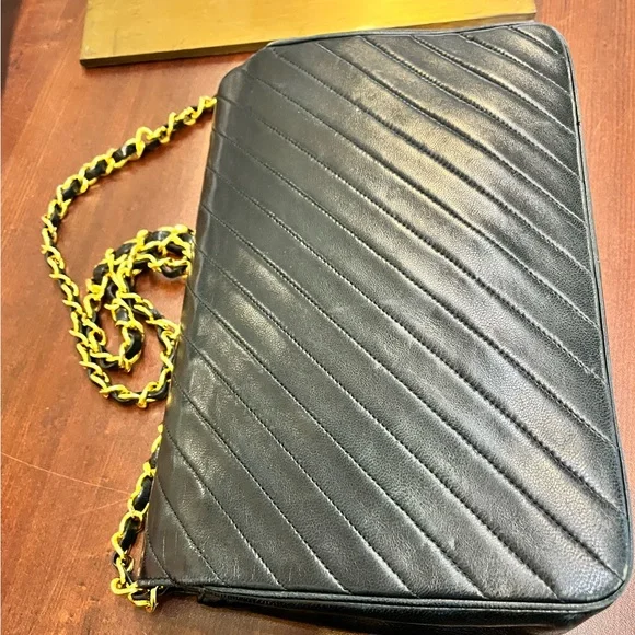 Vintage 1980’s Channel Diagonal Quilted Shoulder Bag with COA - Picture 6 of 16